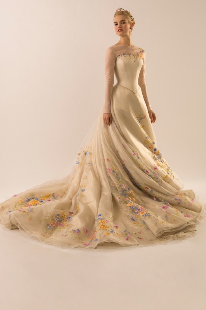 disney-cinderella-movie-wedding-dress-photos02